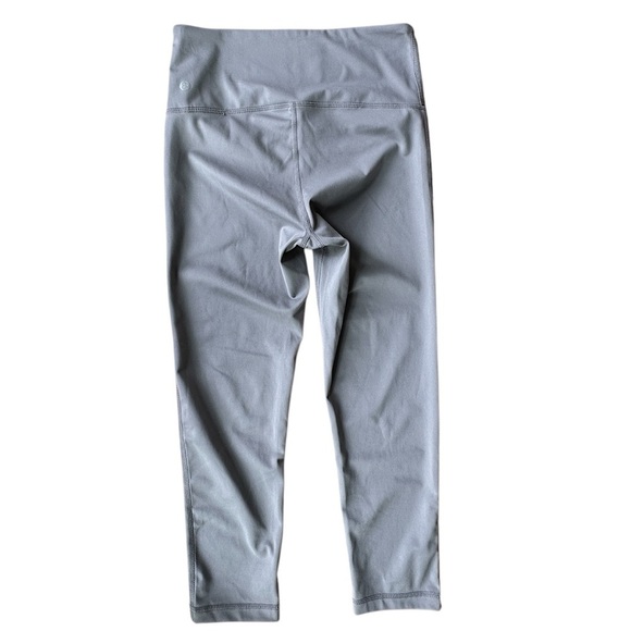 ZELLA STUDIO NWOT LITE CROP LEGGINGS CAPRI GRAY | SIZE: SMALL - Picture 6 of 9
